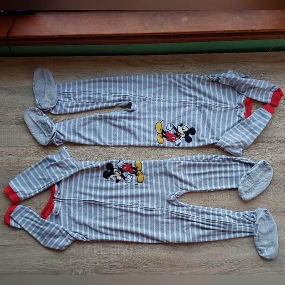 4 pairs Mickey pajamas 5t - Picture 4 of 16